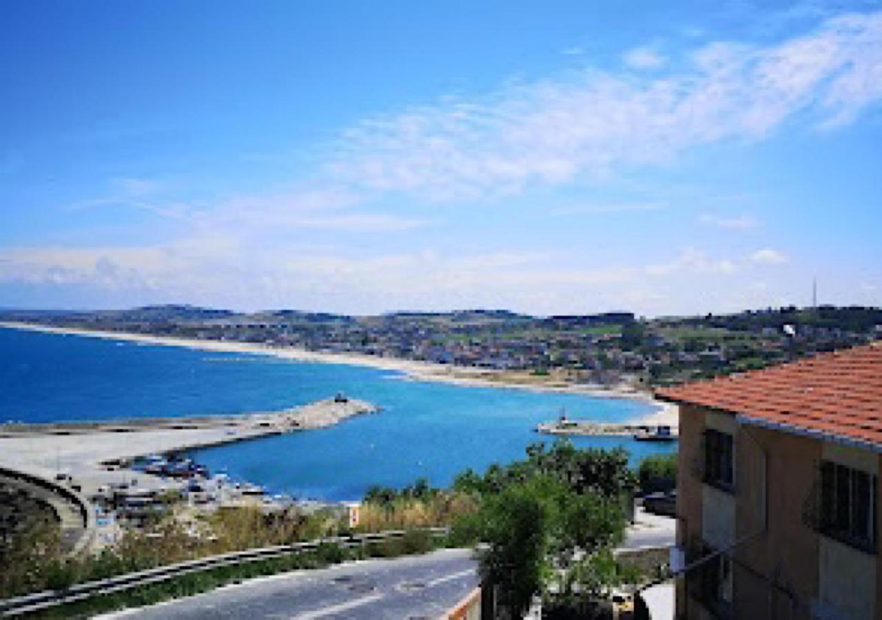 Deniz Kiyisina Sahip Oda Arnavutkoy Экстерьер фото